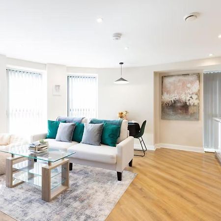 Modern City Apartment - Sleeps 4 & Walk To Arena リーズ エクステリア 写真