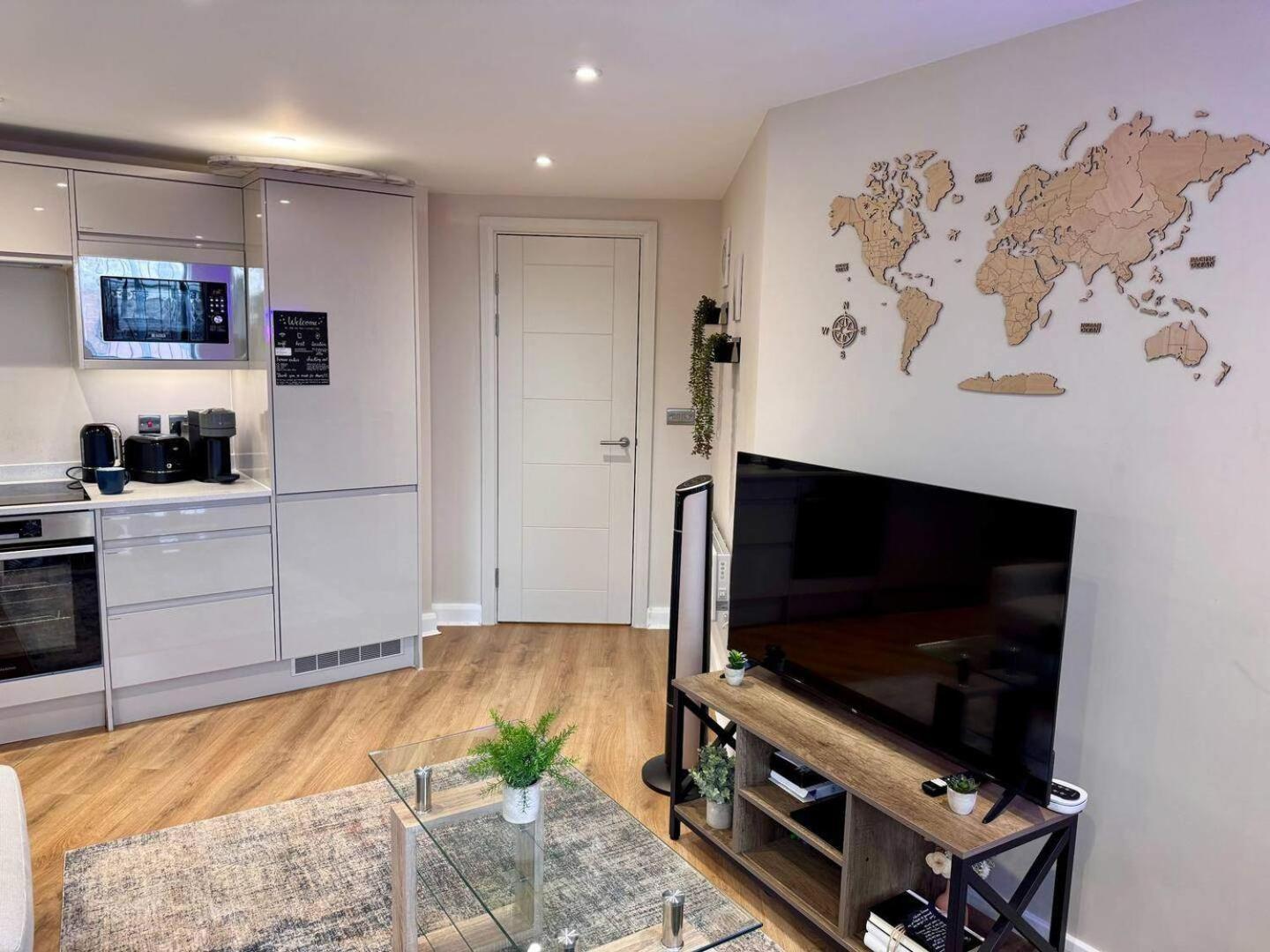 Modern City Apartment - Sleeps 4 & Walk To Arena リーズ エクステリア 写真
