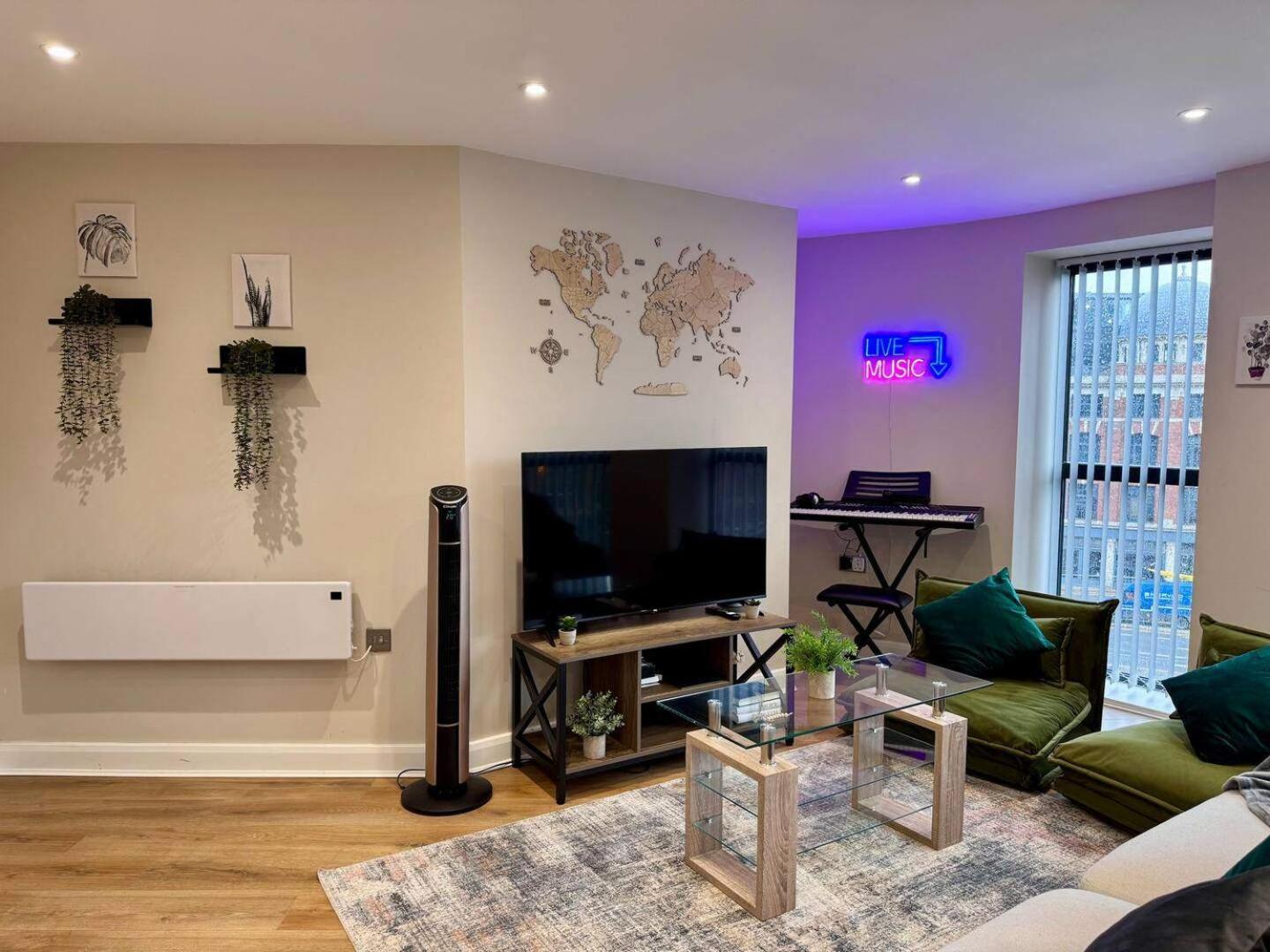 Modern City Apartment - Sleeps 4 & Walk To Arena リーズ エクステリア 写真