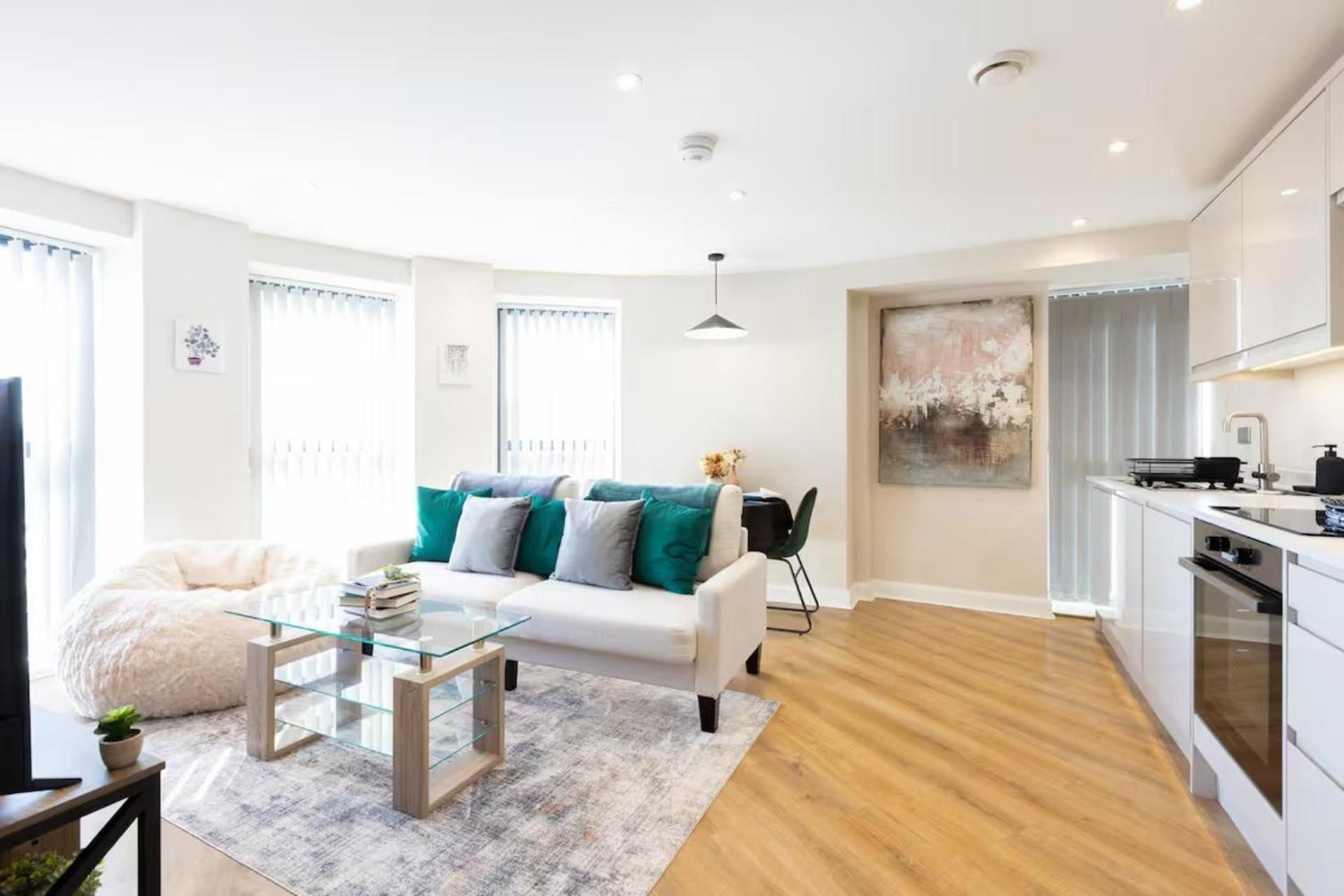 Modern City Apartment - Sleeps 4 & Walk To Arena リーズ エクステリア 写真