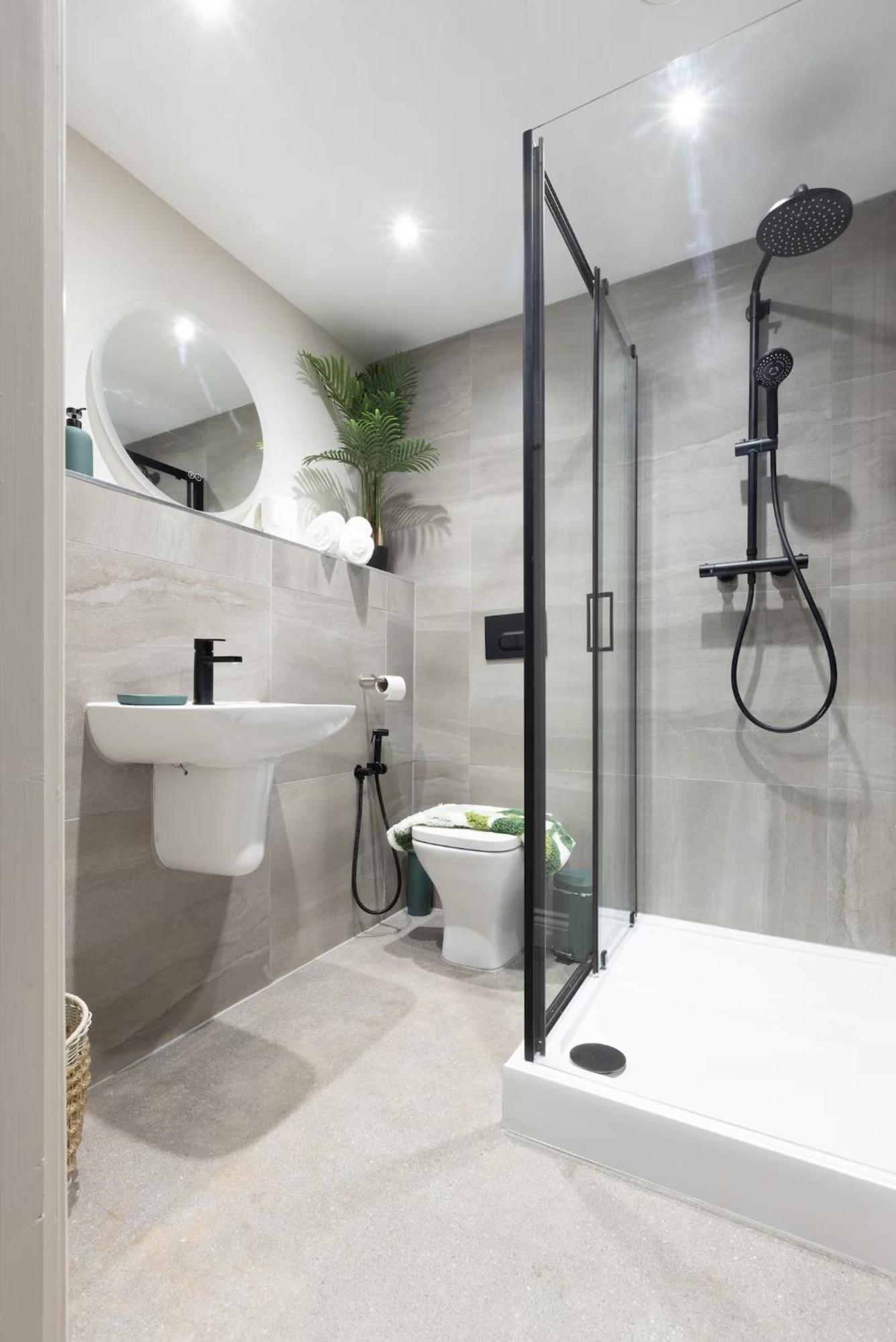 Modern City Apartment - Sleeps 4 & Walk To Arena リーズ エクステリア 写真